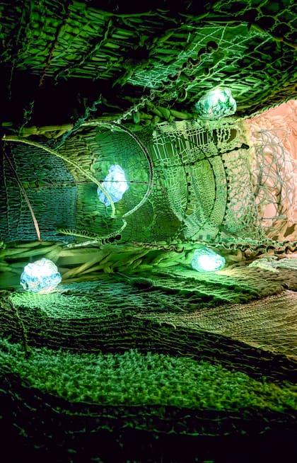 La muestra busca transportar al espectador a las raíces y a la esencia de la selva