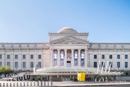 La muestra de Christian Dior se exhibe en el Brooklyn Museum