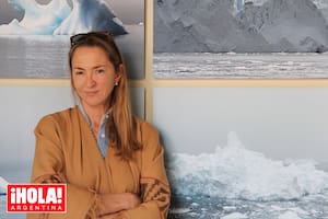 La muestra que comparte con el fotógrafo Loenzo Poli se llama “Ara Almirante Irízar, misión a la Antártida” y es una mirada artística de la vida en el rompehielos y en las bases antárticas. Estará abierta al público desde el 16 al 19 de mayo en el Irízar y del 22 de mayo al 4 de junio en el Edificio Libertad, Comodoro Py 2055.