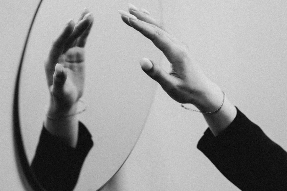 La muestra "Yo soy otra" reúne obras de artistas participantes de la Clínica Cazadores