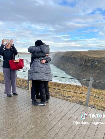 La mujer aparece en todas las fotografías de la propuesta