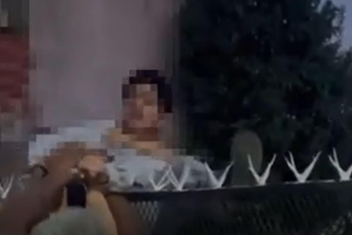 La mujer asegura que en uno de los videos que compartió, uno de sus sobrinos intentaba escapar de la casa de su progenitora