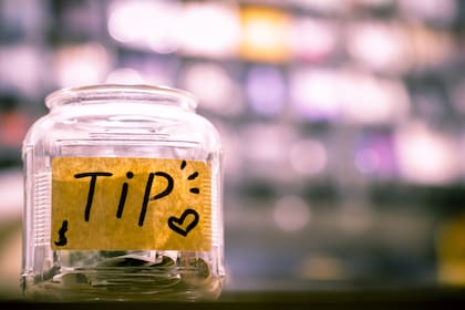 La mujer aseguró que su sueldo fue mínimo, pero lo compensó con las propinas