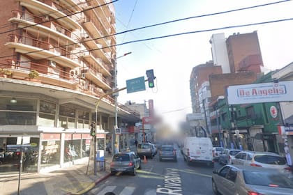 La mujer cayó de un quinto piso