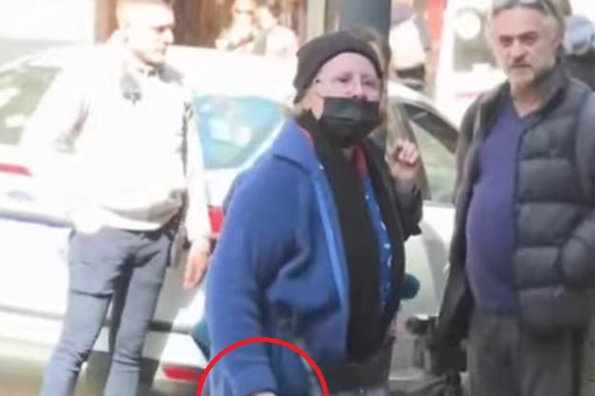 La mujer con el cuchillo en mano frente a la militancia kirchnerista