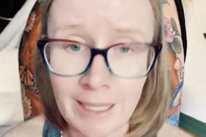 La mujer contó que terminó por no tatuarse porque el diseño que le hicieron no era lo que había pedido y la tatuadora se negó a hacer cambios