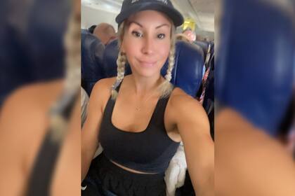 La mujer contó que una empleada de la aerolínea la avergonzó frente al resto de pasajeros