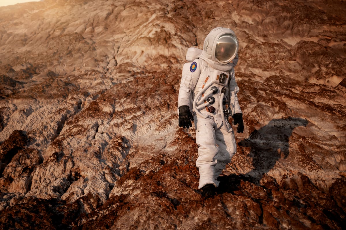La mujer creía haber creado un vínculo con el supuesto astronauta, por eso le hizo una transferencia de 6.000 euros para poder sacarlo del apuro (Foto de carácter ilustrativa: Freepik)
