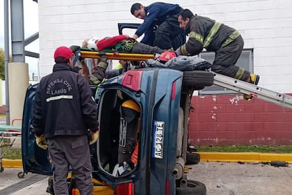 La mujer de 63 años tuvo que ser asistida por Bomberos para luego ser trasladada a un nosocomio cercano por el SAME