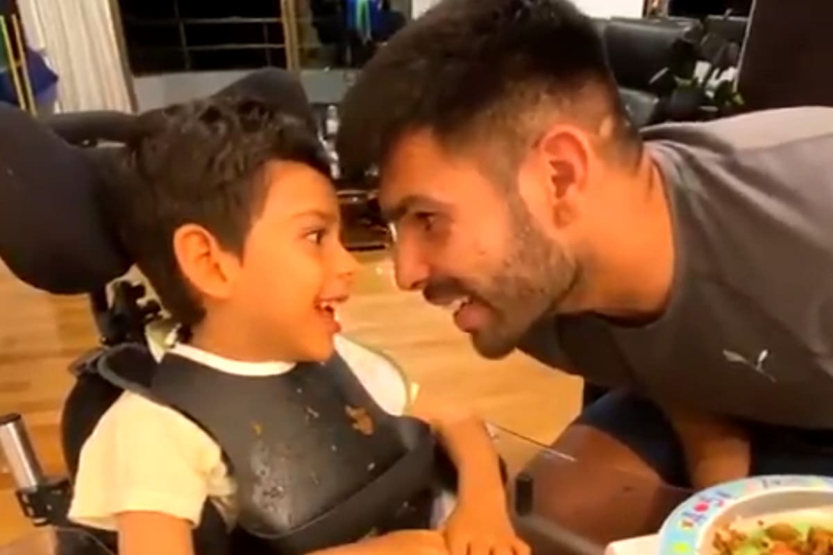 La mujer de Silvio Romero, la doctora Sara Storni, publicó una grabación en su cuenta de Twitter donde el delantero de Independiente le canta a su hijo Mateo.
