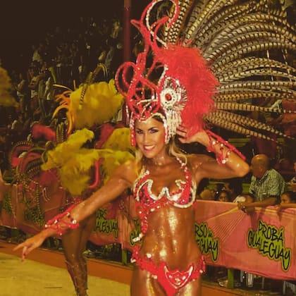 La mujer es apasionada de la danza y desde pequeña empezó a participar en el Carnaval de Gualeguay (Foto: Instagram @lopezbenitezmuri)