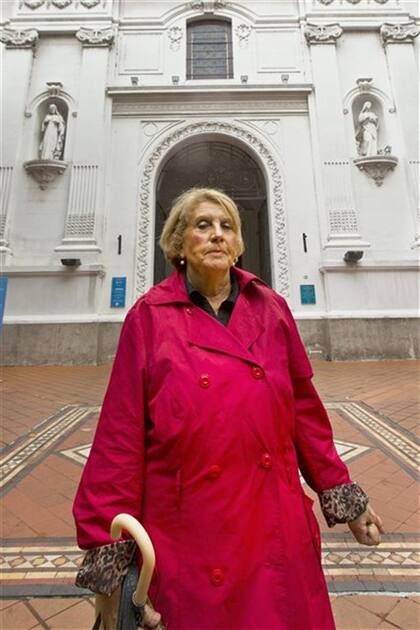 La mujer es presidenta de Basta de Demoler