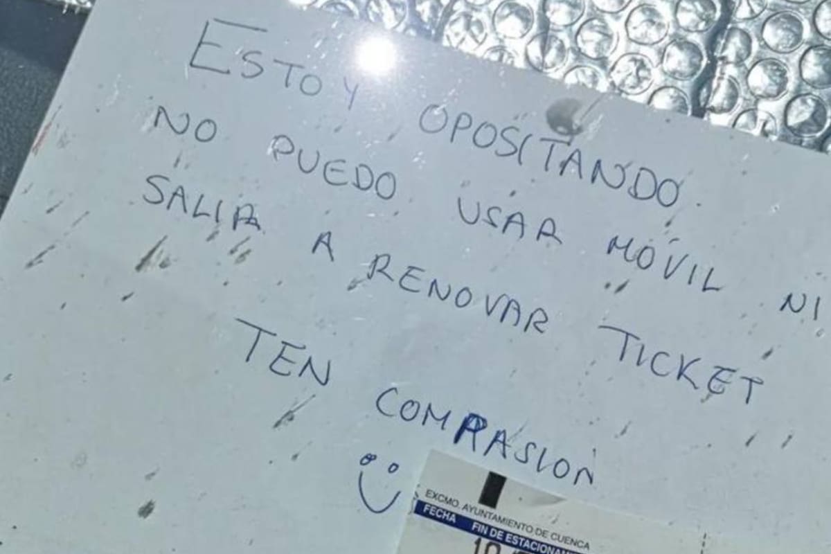 La mujer estacionó mal, dejó un mensaje en el ticket y la perdonaron