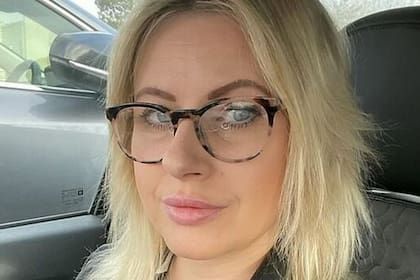 La mujer expuso el estado calamitoso de sus uñas