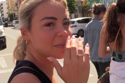 La mujer fue a verlo a la UCI y se quebró; en el video se le ve "romperse ante las cámaras"