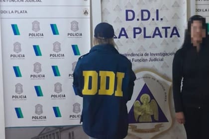 La mujer fue detenida por "extorsión y amenazas"