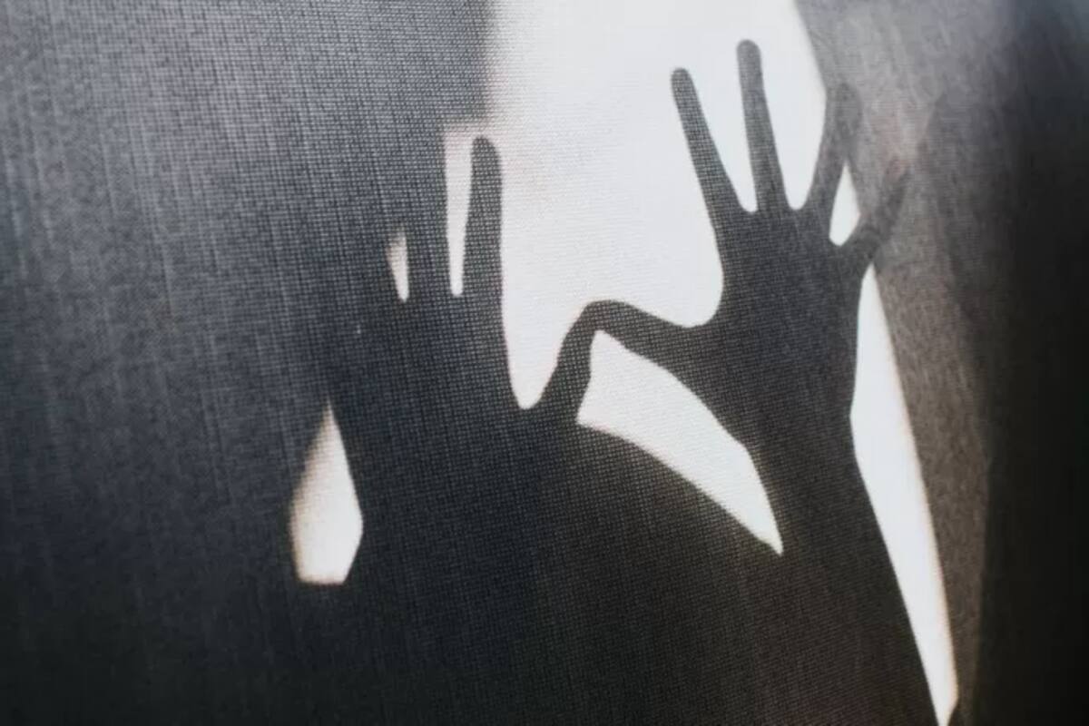 La mujer fue violada repetidamente por un período de seis meses