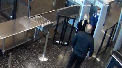 La mujer no pudo pasar los filtros de seguridad debido al metal que contenían sus zapatos