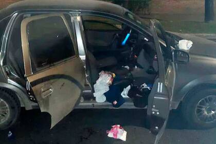 La mujer presentaba lesiones con arma blanca en el cuello, en los antebrazos y en el abdomen