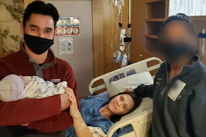 La mujer pudo sobrevivir y actualmente se encuentra en plena crianza de su hijo nacido en 2021