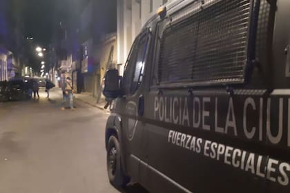 La mujer que efectuó la denuncia tiene 51 años y estaba con su hija de 17 y su hijo de 12