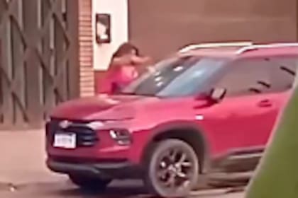 La mujer que rompió la camioneta tiene 56 años