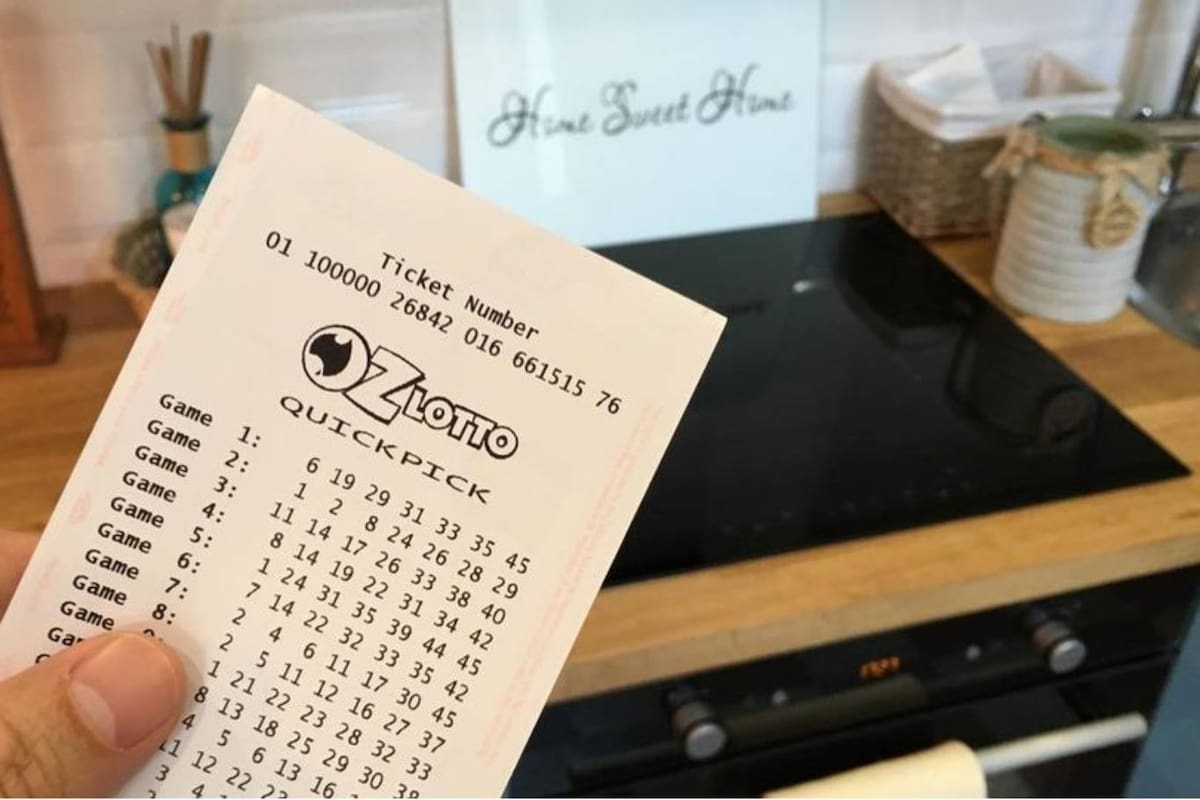 La mujer recibió la noticia de que había ganado el OzLotto cuando se preparaba para ir a su trabajo, donde no dejó de ir a pesar de haber obtenido el premio mayor de casi 7 millones de dólares