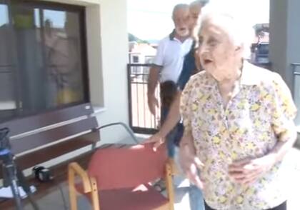 La mujer reconocida con el Récord Guinness camina y goza de buena salud general