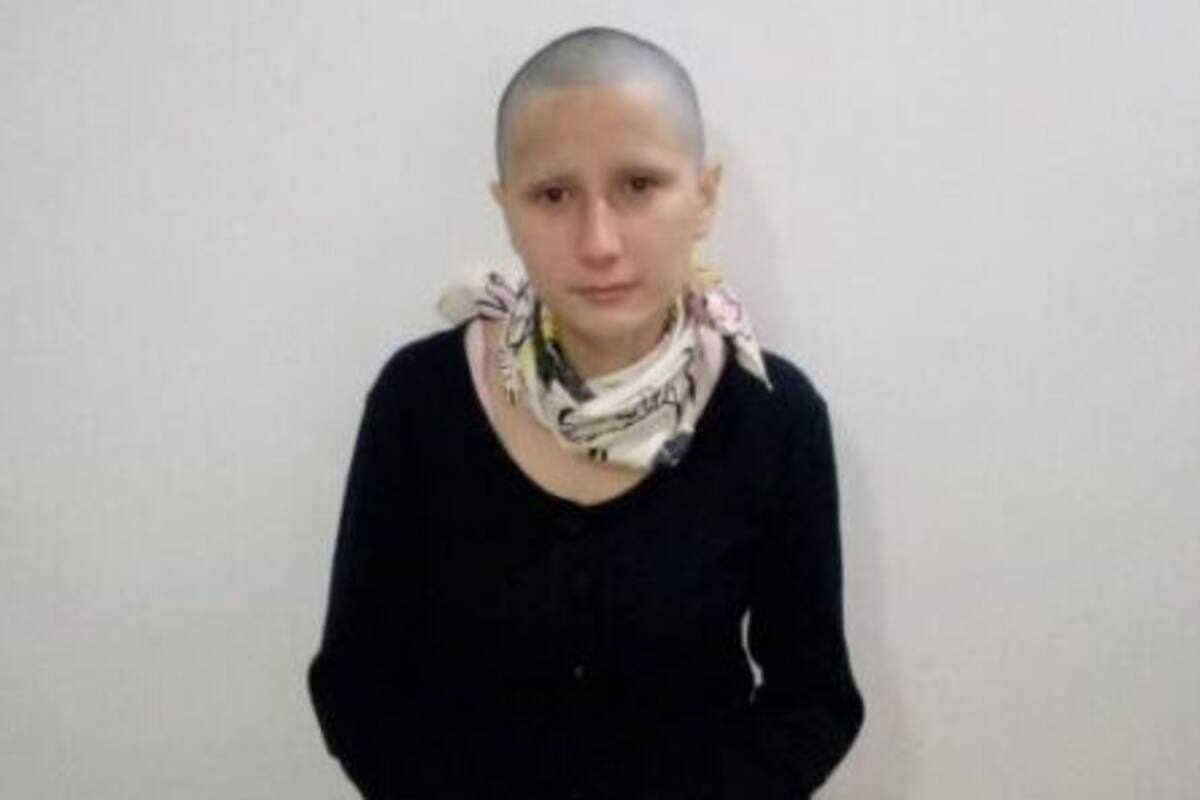 La mujer se rapó y fingió tener cáncer