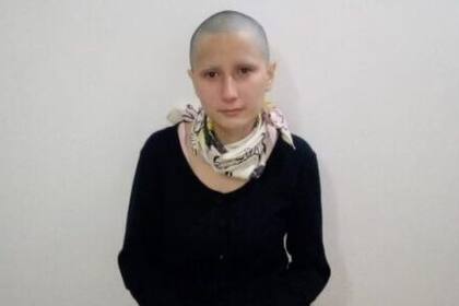 La mujer se rapó y fingió tener cáncer