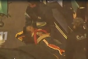 Insólito: chocó contra un lavarropas abandonado en una avenida y una mujer terminó en el hospital