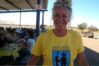 La mujer trabaja en iniciativas sociales de la localidad y como escritora independiente