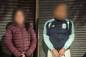 Detuvieron a una pareja en un control policial: en su auto llevaban un kilo de cocaína