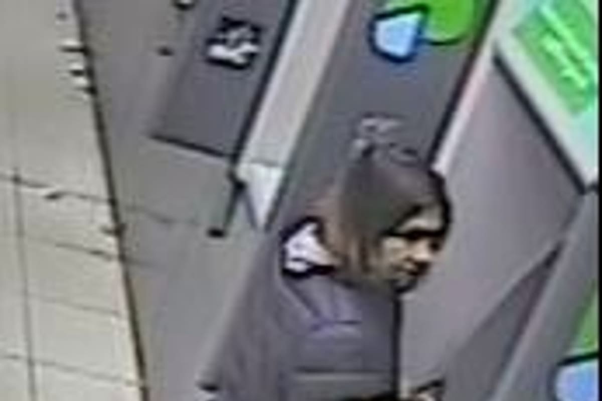 La mujer y el hombre que retiraban dinero con 33 tarjetas de débito del Senado bonaerense y a quienes la fiscal Betina Lacki intenta identificar