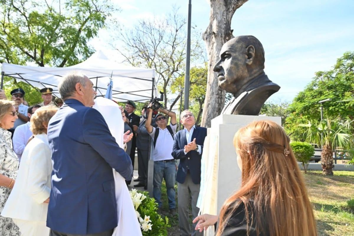 La Municipalidad de Corrientes rindió homenaje a Juan Ramón Aguirre Lanari, destacado diplomático reconocido por su lucha por las Islas Malvinas