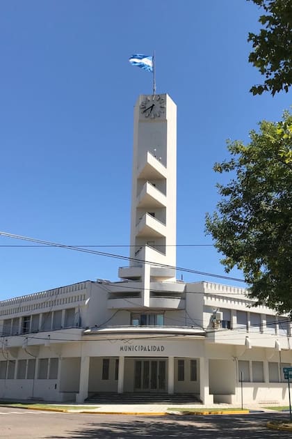 La municipalidad, obra de Salamone, fue renovada con una intervención en la fachada