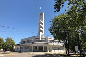 La municipalidad, obra de Salamone, fue renovada con una intervención en la fachada