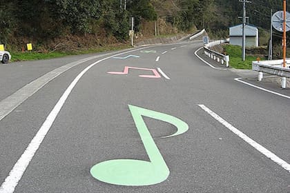 La música alerta a conductores distraídos y a aquellos que van en exceso de velocidad. Fuente: CityMetric