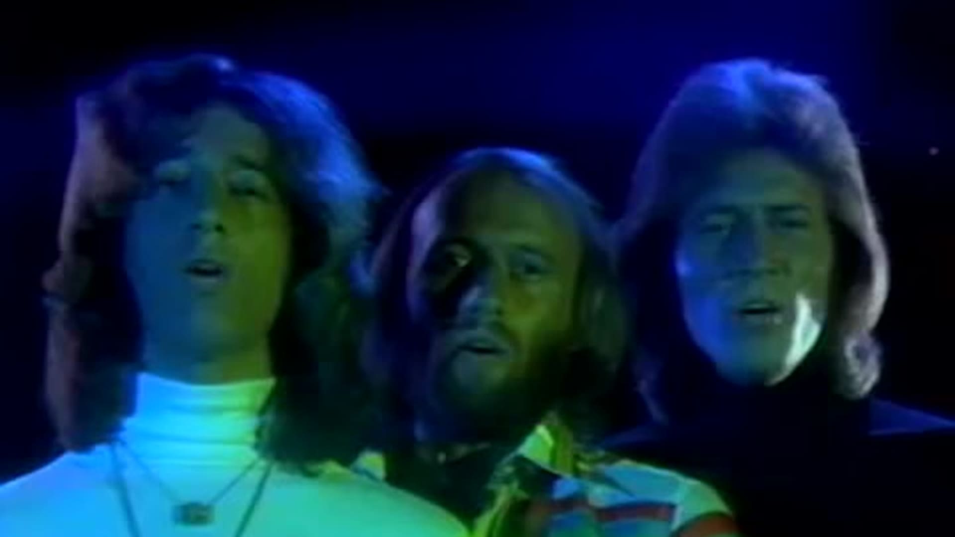 La música de Bee Gees quedó adherida para siempre al boom de la música disco, en especial su clásico "You Should Be Dancing"