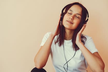 La música es otra forma segura de dominar el estado de ánimo. (Canva)