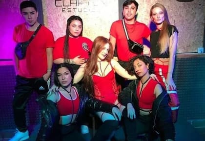 "La música me ayudó a poder procesar de manera segura para mi psiquis las vivencias tan crudas que estaba atravesando, me ayudo a pausar cuando había que pausar, a gritar cuando había que gritar, a reír y creer en más allá de lo que veo porque lo siento, le dio un orden a todo el caos que había en mi vida".