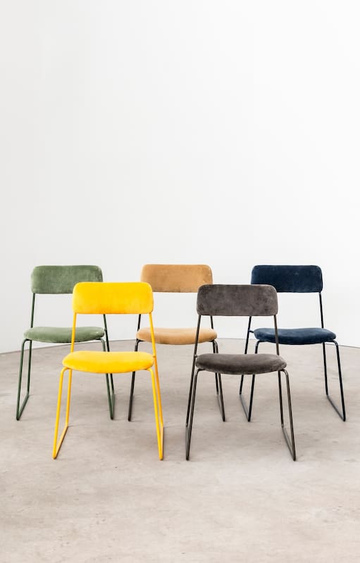 La muy contemporáneas sillas Ply del estudio y taller Números primos
