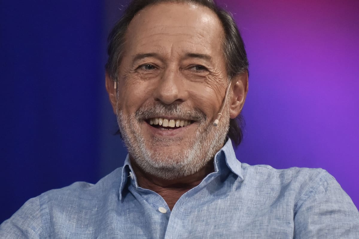 LA NACIÓN +Cerca, Protagonistas: Guillermo Francella y un mano a mano el que habló de su infancia, su paso por el periodismo y de los tragos amargos de su vida como actor