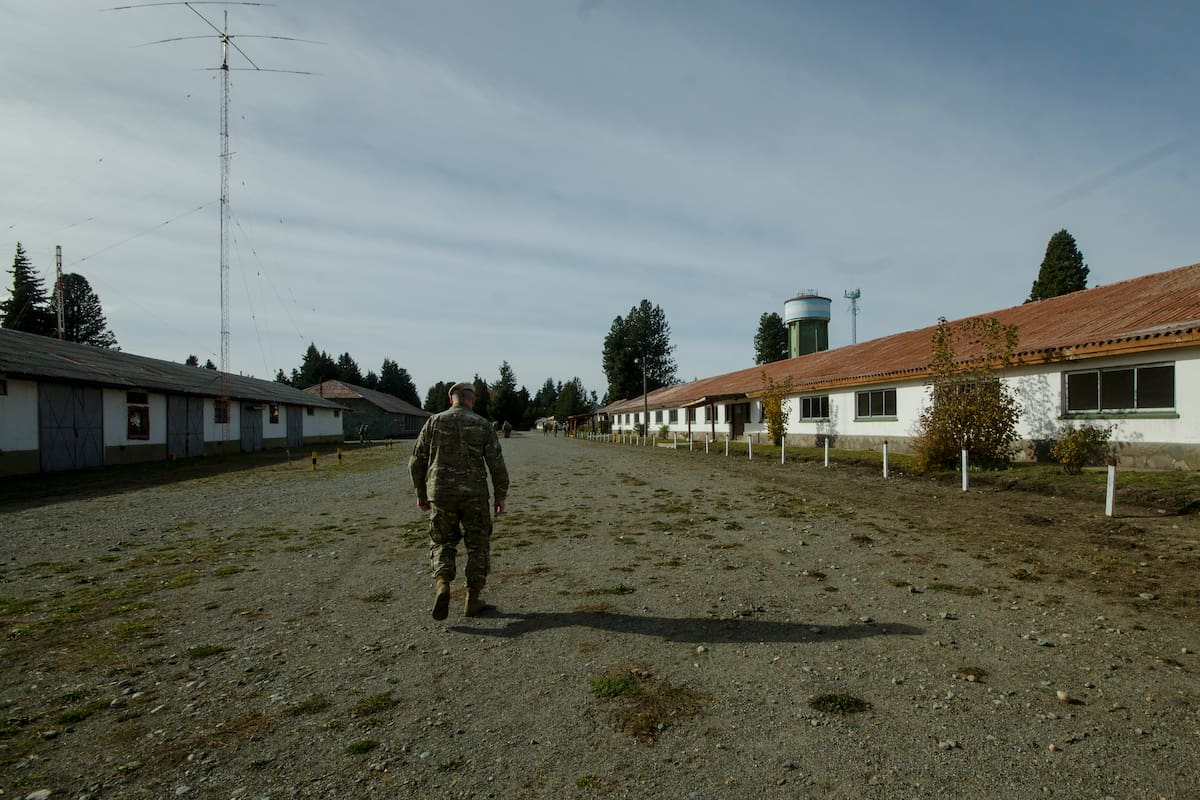 LA NACION recorrió la escuela Militar de Montaña Juan Domingo Perón, a casi 10 kilómetros de Bariloche