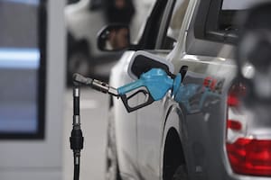 Cuánto cuesta llenar el tanque de nafta este mes