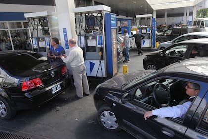 El Gobierno acordó con las petroleras que las subas de precios de mayo y junio se compensarán a partir de julio