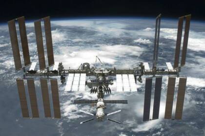 La NASA anunció que permitirá a los turistas visitar la Estación Espacial Internacional a cambio de un pago.