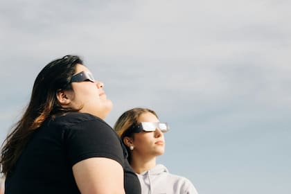 La NASA insistió en usar las gafas especiales para el eclipse del 8 de abril