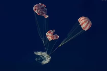La NASA publicó el video de la apertura de la cápsula Orión tras el regreso de Artemis II