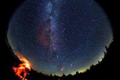 La NASA recomienda mirar hacia el noreste y permitir que los ojos se adapten a la oscuridad durante unos 30 minutos